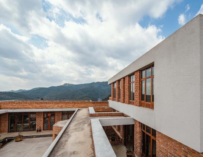 BIM建筑|一方院落,隐于悠然远山:云南曲靖赵宅 / 青岛川拓建筑设计工作室 BIM建筑|一方院落,隐于悠然远山:云南曲靖赵宅 / 青岛川拓建筑设计工作室