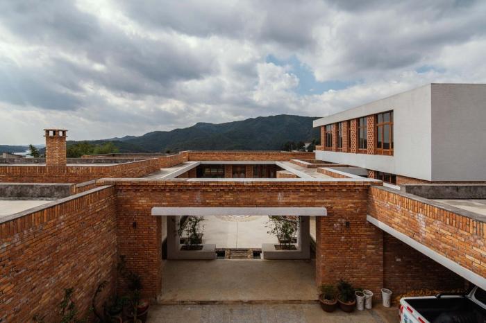 BIM建筑|一方院落,隐于悠然远山:云南曲靖赵宅 / 青岛川拓建筑设计工作室 BIM建筑|一方院落,隐于悠然远山:云南曲靖赵宅 / 青岛川拓建筑设计工作室