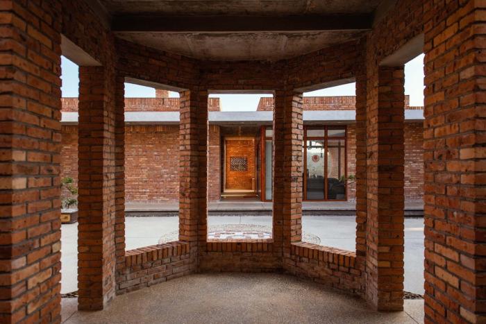 BIM建筑|一方院落,隐于悠然远山:云南曲靖赵宅 / 青岛川拓建筑设计工作室 BIM建筑|一方院落,隐于悠然远山:云南曲靖赵宅 / 青岛川拓建筑设计工作室