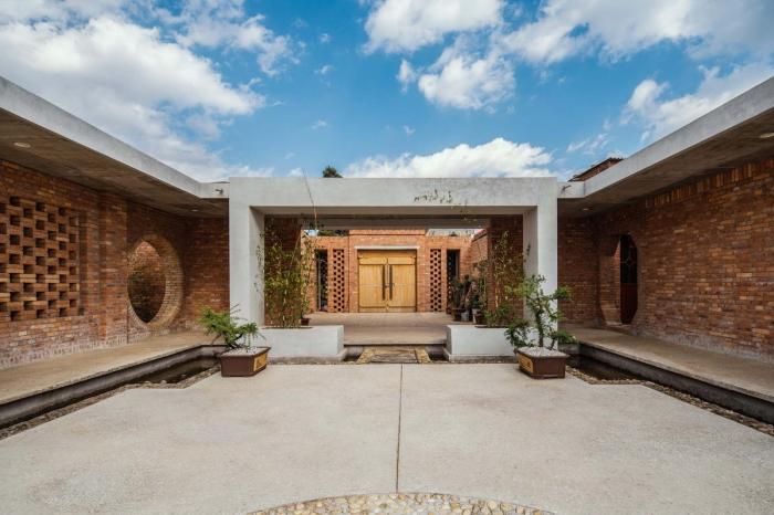 BIM建筑|一方院落,隐于悠然远山:云南曲靖赵宅 / 青岛川拓建筑设计工作室 BIM建筑|一方院落,隐于悠然远山:云南曲靖赵宅 / 青岛川拓建筑设计工作室