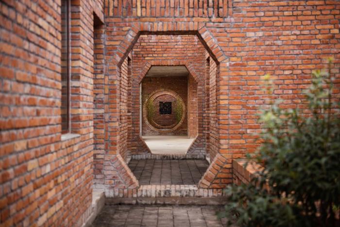 BIM建筑|一方院落,隐于悠然远山:云南曲靖赵宅 / 青岛川拓建筑设计工作室 BIM建筑|一方院落,隐于悠然远山:云南曲靖赵宅 / 青岛川拓建筑设计工作室