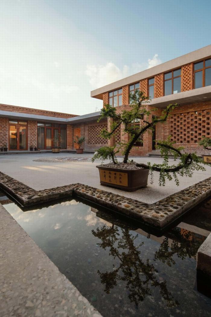 BIM建筑|一方院落,隐于悠然远山:云南曲靖赵宅 / 青岛川拓建筑设计工作室 BIM建筑|一方院落,隐于悠然远山:云南曲靖赵宅 / 青岛川拓建筑设计工作室