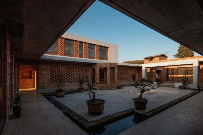 BIM建筑|一方院落,隐于悠然远山:云南曲靖赵宅 / 青岛川拓建筑设计工作室 BIM建筑|一方院落,隐于悠然远山:云南曲靖赵宅 / 青岛川拓建筑设计工作室