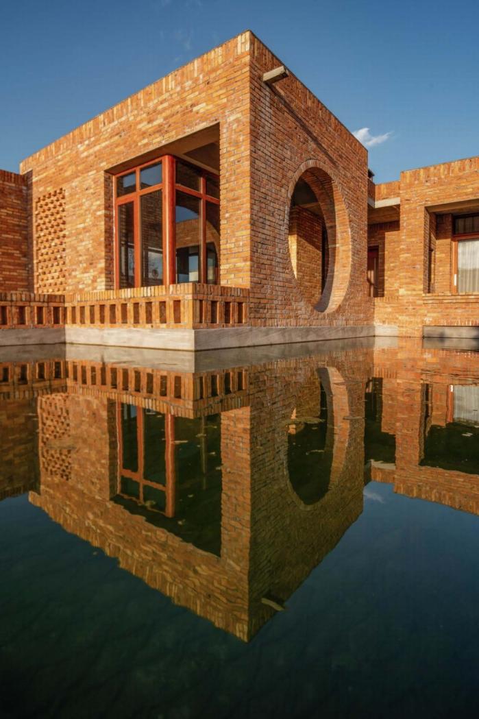 BIM建筑|一方院落,隐于悠然远山:云南曲靖赵宅 / 青岛川拓建筑设计工作室 BIM建筑|一方院落,隐于悠然远山:云南曲靖赵宅 / 青岛川拓建筑设计工作室