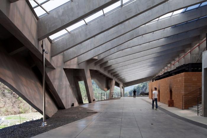 BIM建筑|混凝土几何架构而成的“游戏工具”:上东木炭桑拿屋 / studio_suspicion BIM建筑|混凝土几何架构而成的“游戏工具”:上东木炭桑拿屋 / studio_suspicion