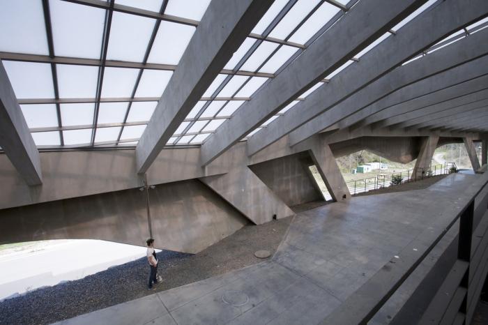 BIM建筑|混凝土几何架构而成的“游戏工具”:上东木炭桑拿屋 / studio_suspicion BIM建筑|混凝土几何架构而成的“游戏工具”:上东木炭桑拿屋 / studio_suspicion