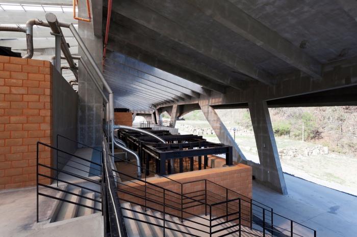 BIM建筑|混凝土几何架构而成的“游戏工具”:上东木炭桑拿屋 / studio_suspicion BIM建筑|混凝土几何架构而成的“游戏工具”:上东木炭桑拿屋 / studio_suspicion