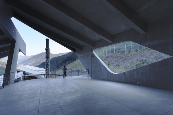 BIM建筑|混凝土几何架构而成的“游戏工具”:上东木炭桑拿屋 / studio_suspicion BIM建筑|混凝土几何架构而成的“游戏工具”:上东木炭桑拿屋 / studio_suspicion