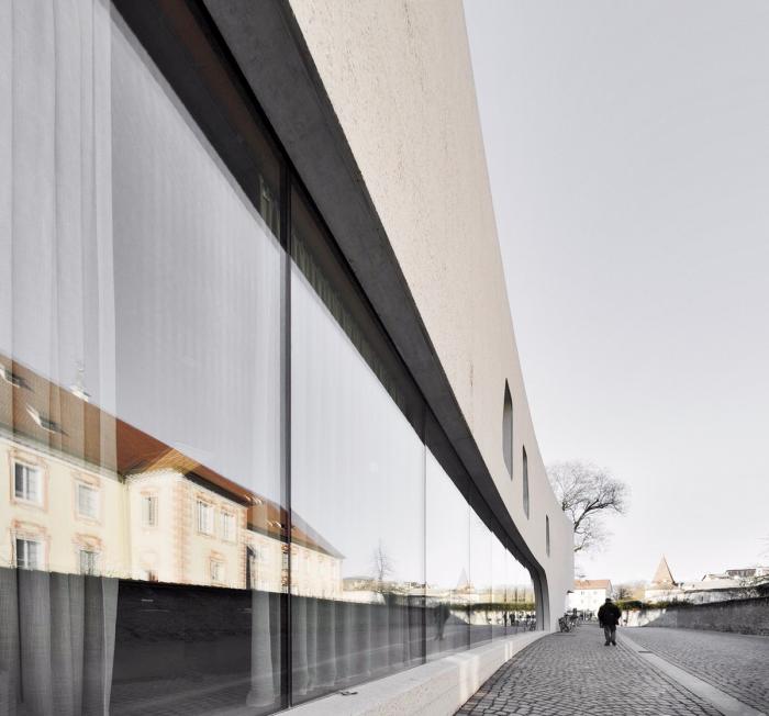 BIM建筑|融合古典,调皮地飞动——环抱老树的游客中心 / MoDusArchitects BIM建筑|融合古典,调皮地飞动——环抱老树的游客中心 / MoDusArchitects