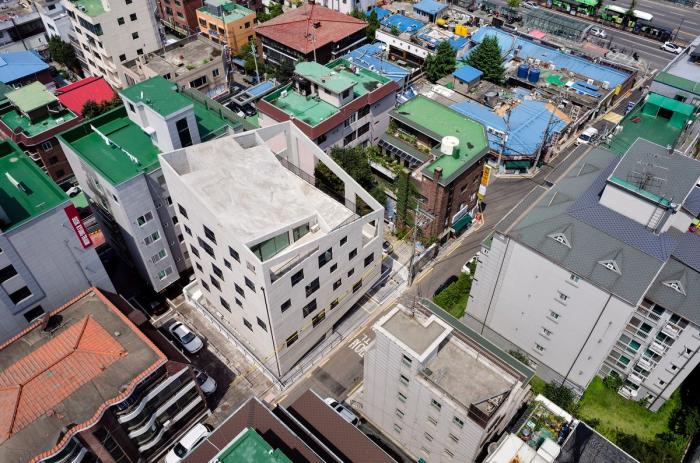 BIM建筑|虚与实的统一:韩国混凝土架空公寓 / Atelier Jun BIM建筑|虚与实的统一:韩国混凝土架空公寓 / Atelier Jun