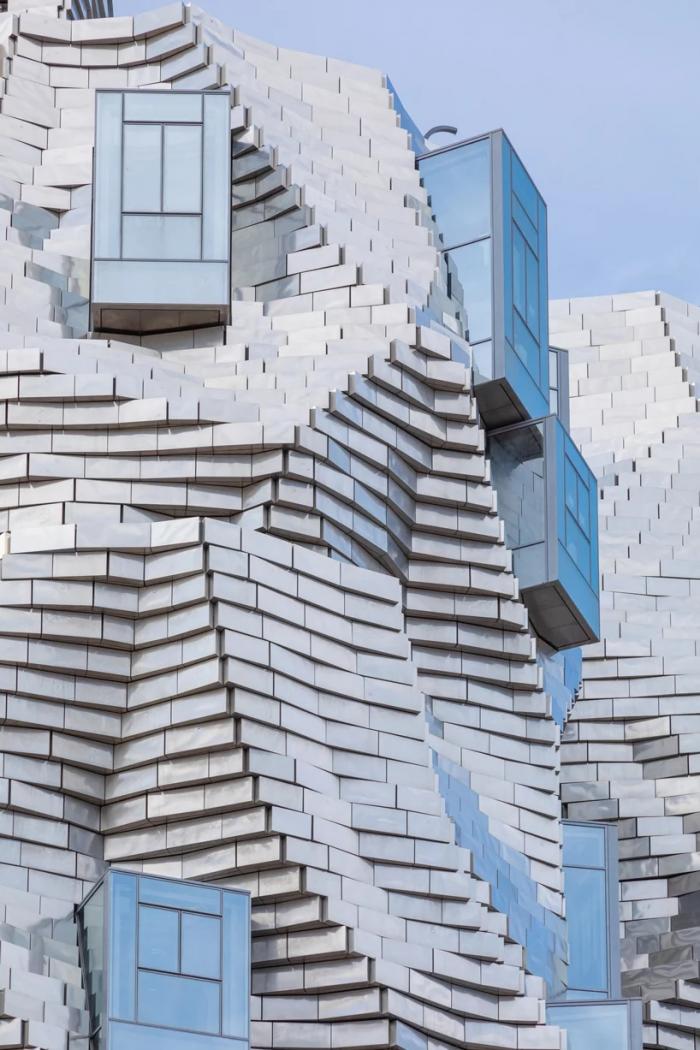 BIM建筑|弗兰克·盖里作品LUMA大厦即将竣工,银色铝板覆盖的动感雕塑 BIM建筑|弗兰克·盖里作品LUMA大厦即将竣工,银色铝板覆盖的动感雕塑