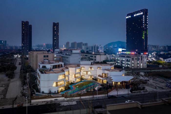 BIM建筑|简单几何勾勒而成的六边形“蜂巢”:杭州浦乐幼儿园杨家墩分园 / goa大象设计 BIM建筑|简单几何勾勒而成的六边形“蜂巢”:杭州浦乐幼儿园杨家墩分园 / goa大象设计