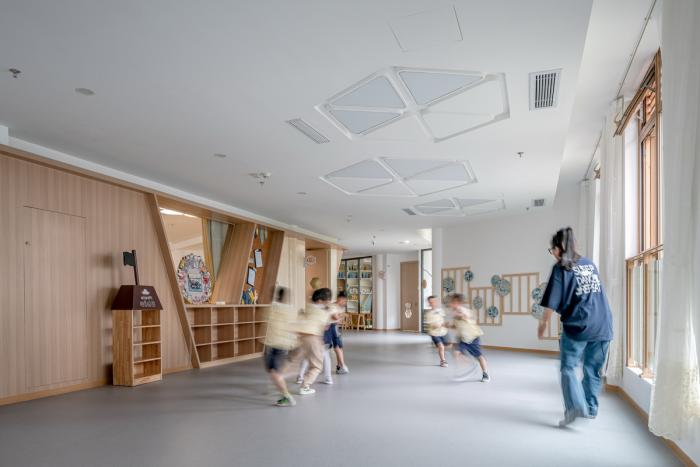 BIM建筑|简单几何勾勒而成的六边形“蜂巢”:杭州浦乐幼儿园杨家墩分园 / goa大象设计 BIM建筑|简单几何勾勒而成的六边形“蜂巢”:杭州浦乐幼儿园杨家墩分园 / goa大象设计