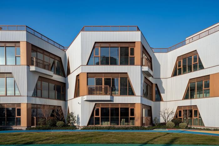 BIM建筑|简单几何勾勒而成的六边形“蜂巢”:杭州浦乐幼儿园杨家墩分园 / goa大象设计 BIM建筑|简单几何勾勒而成的六边形“蜂巢”:杭州浦乐幼儿园杨家墩分园 / goa大象设计