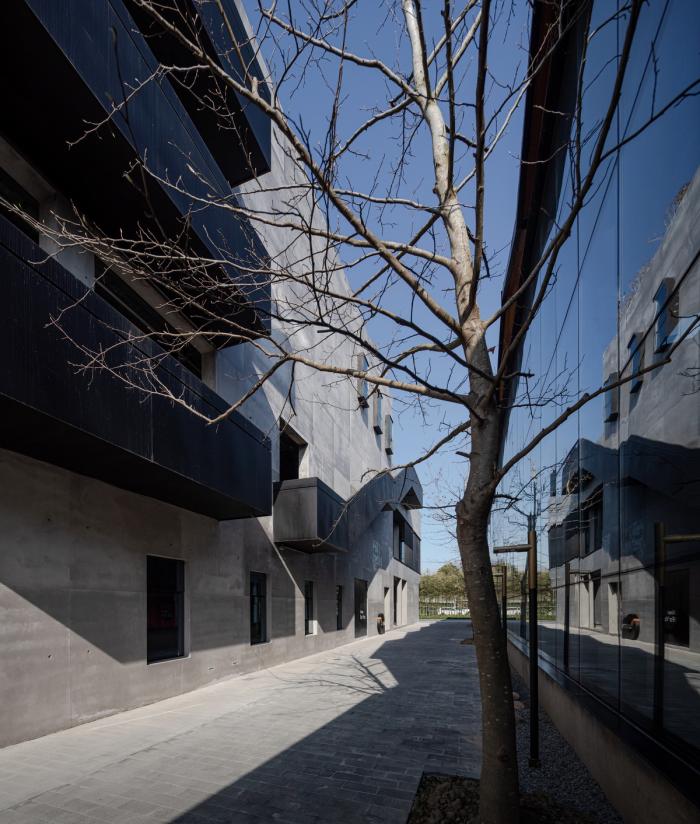 BIM建筑|光影舞动,野蛮生长——FOR天物空间 / 本哲建筑 BIM建筑|光影舞动,野蛮生长——FOR天物空间 / 本哲建筑