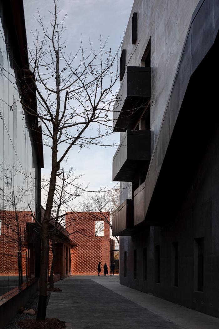 BIM建筑|光影舞动,野蛮生长——FOR天物空间 / 本哲建筑 BIM建筑|光影舞动,野蛮生长——FOR天物空间 / 本哲建筑