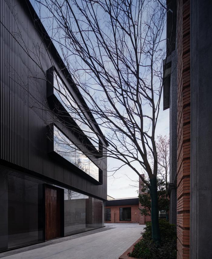 BIM建筑|光影舞动,野蛮生长——FOR天物空间 / 本哲建筑 BIM建筑|光影舞动,野蛮生长——FOR天物空间 / 本哲建筑