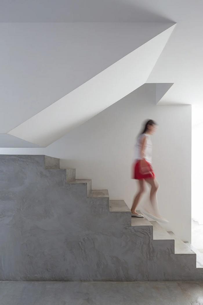 BIM建筑|自具结构形式美感的混凝土“网格”住宅 BIM建筑|自具结构形式美感的混凝土“网格”住宅