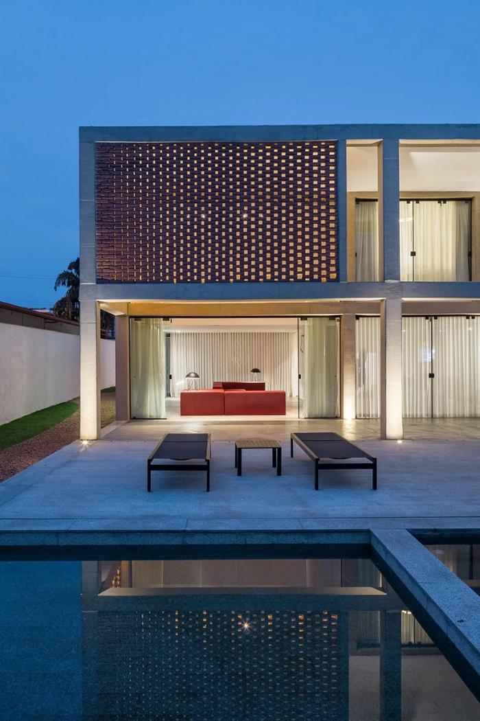 BIM建筑|自具结构形式美感的混凝土“网格”住宅 BIM建筑|自具结构形式美感的混凝土“网格”住宅