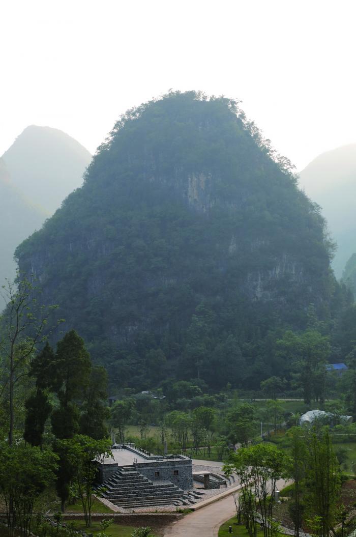 BIM建筑|匍匐于山脚下的巨石:楼纳露营服务中心 / 李兴钢工作室 BIM建筑|匍匐于山脚下的巨石:楼纳露营服务中心 / 李兴钢工作室