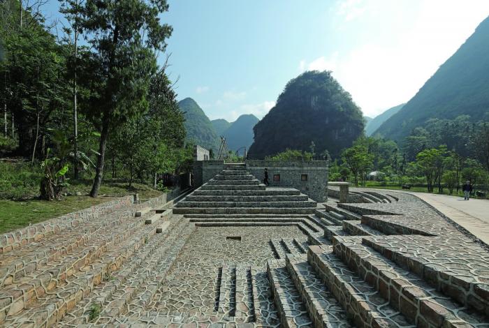 BIM建筑|匍匐于山脚下的巨石:楼纳露营服务中心 / 李兴钢工作室 BIM建筑|匍匐于山脚下的巨石:楼纳露营服务中心 / 李兴钢工作室