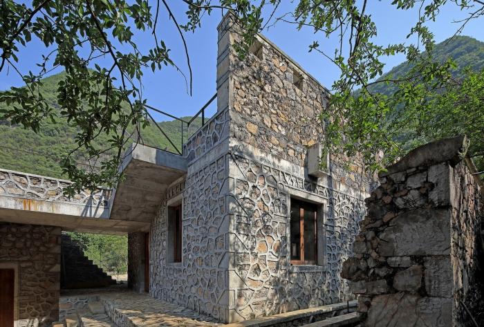 BIM建筑|匍匐于山脚下的巨石:楼纳露营服务中心 / 李兴钢工作室 BIM建筑|匍匐于山脚下的巨石:楼纳露营服务中心 / 李兴钢工作室