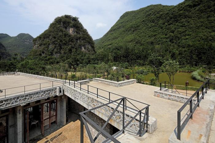 BIM建筑|匍匐于山脚下的巨石:楼纳露营服务中心 / 李兴钢工作室 BIM建筑|匍匐于山脚下的巨石:楼纳露营服务中心 / 李兴钢工作室