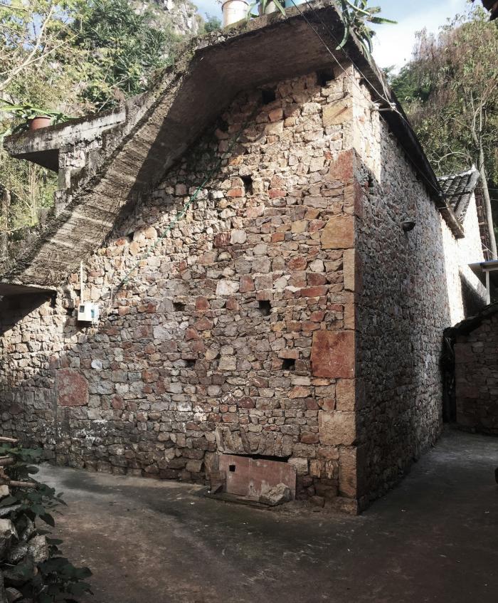 BIM建筑|匍匐于山脚下的巨石:楼纳露营服务中心 / 李兴钢工作室 BIM建筑|匍匐于山脚下的巨石:楼纳露营服务中心 / 李兴钢工作室