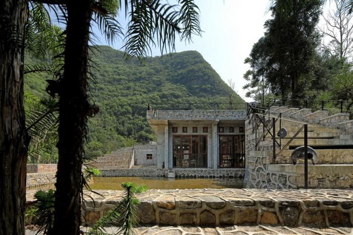 BIM建筑|匍匐于山脚下的巨石:楼纳露营服务中心 / 李兴钢工作室 BIM建筑|匍匐于山脚下的巨石:楼纳露营服务中心 / 李兴钢工作室