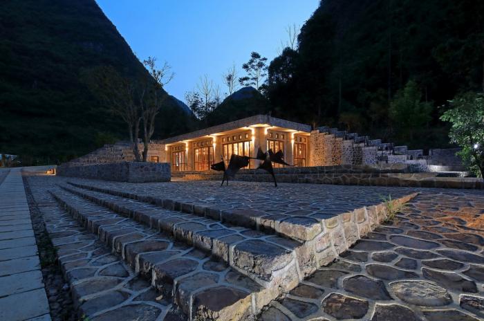 BIM建筑|匍匐于山脚下的巨石:楼纳露营服务中心 / 李兴钢工作室 BIM建筑|匍匐于山脚下的巨石:楼纳露营服务中心 / 李兴钢工作室