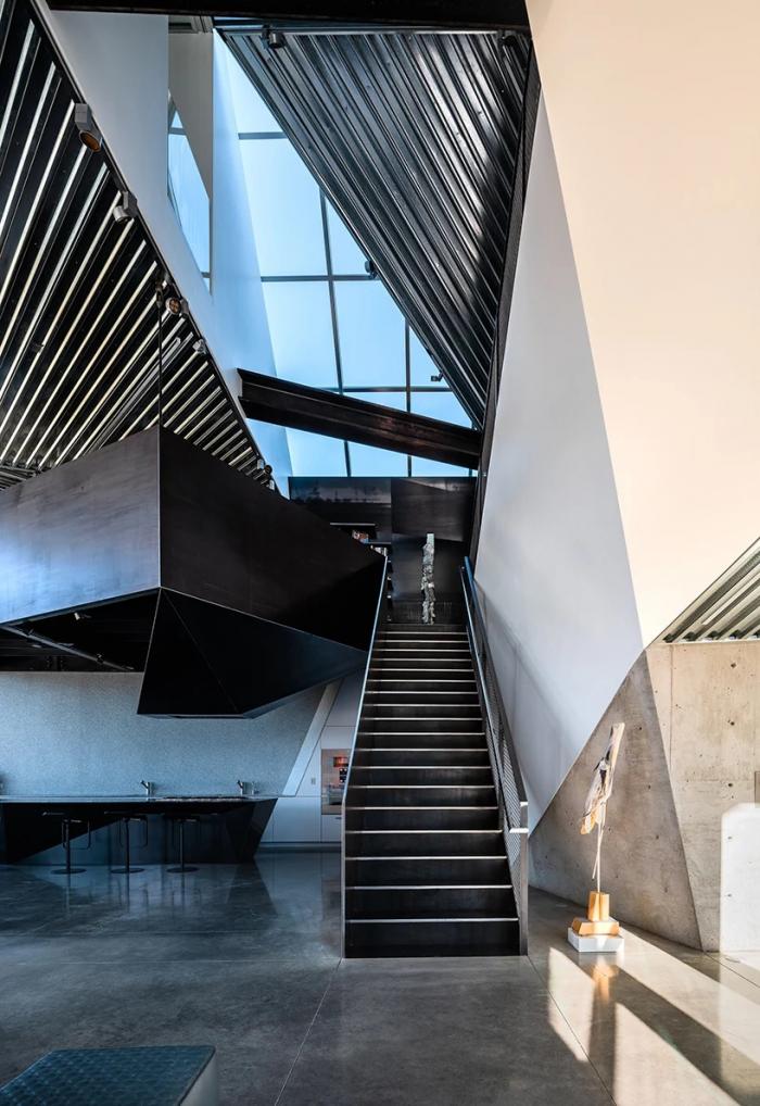 BIM建筑|美国西部荒漠中的“变形器”住宅 / OPA BIM建筑|美国西部荒漠中的“变形器”住宅 / OPA