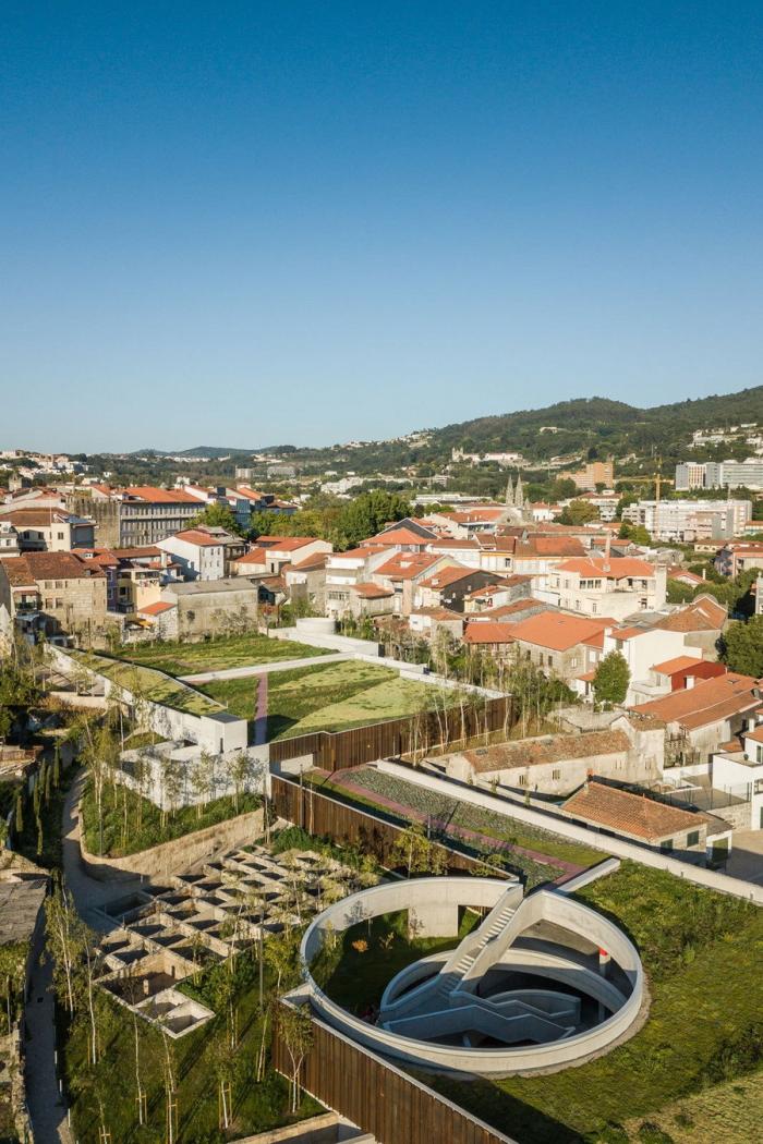 BIM建筑|旋转的地下“陀螺”:汽车公园“Caldeiroa” / Pitagoras Group BIM建筑|旋转的地下“陀螺”:汽车公园“Caldeiroa” / Pitagoras Group