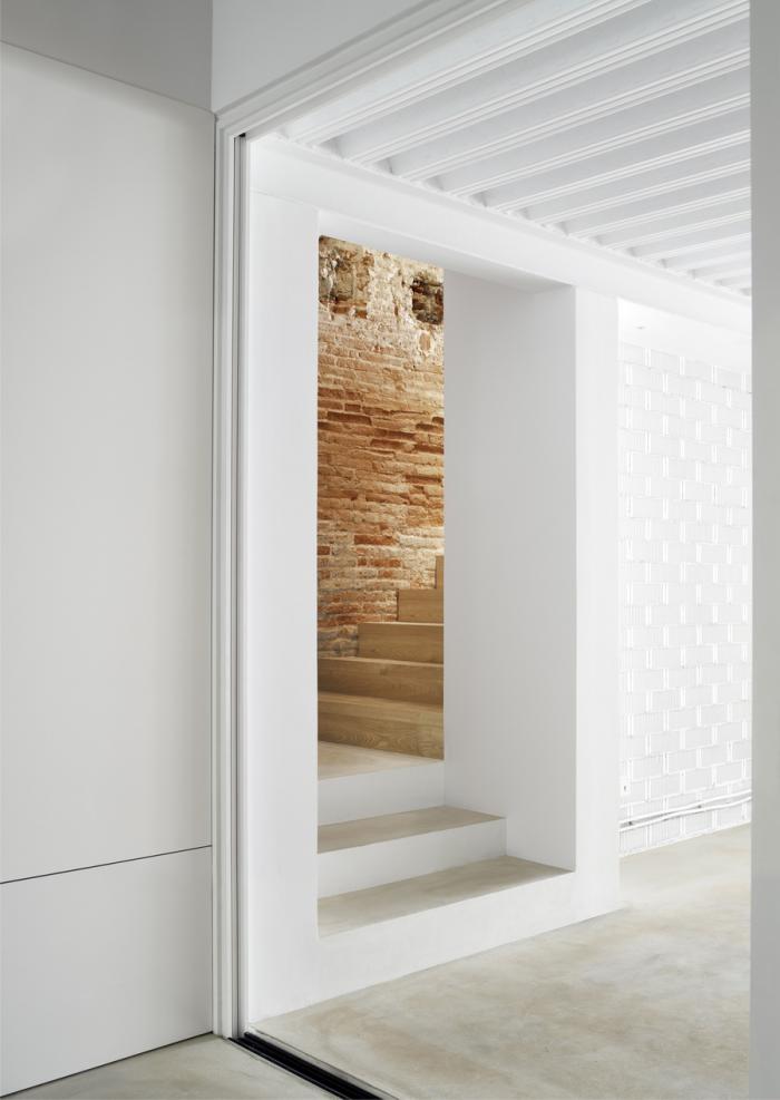 BIM建筑|巴塞罗那住宅改造,纵向贯通 / estudi08014 BIM建筑|巴塞罗那住宅改造,纵向贯通 / estudi08014