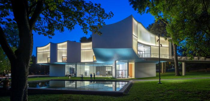 BIM建筑|轻盈飞动,绕古树而生,温特视觉艺术楼 / 斯蒂文·霍尔建筑事务所 BIM建筑|轻盈飞动,绕古树而生,温特视觉艺术楼 / 斯蒂文·霍尔建筑事务所