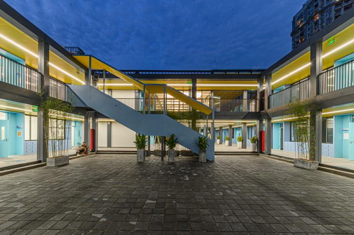 BIM建筑|深圳罗湖翠园中学东晓校区腾挪学校 / 深圳大学 何川建筑工作室 BIM建筑|深圳罗湖翠园中学东晓校区腾挪学校 / 深圳大学 何川建筑工作室