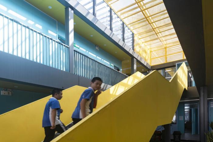 BIM建筑|深圳罗湖翠园中学东晓校区腾挪学校 / 深圳大学 何川建筑工作室 BIM建筑|深圳罗湖翠园中学东晓校区腾挪学校 / 深圳大学 何川建筑工作室