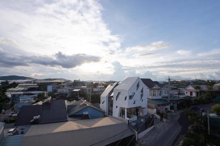 BIM建筑|星光熠熠,夜幕下的巨型灯笼 / Le House BIM建筑|星光熠熠,夜幕下的巨型灯笼 / Le House