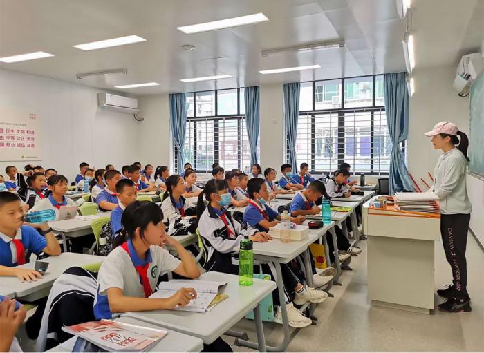 BIM建筑|深圳罗湖翠园中学东晓校区腾挪学校 / 深圳大学 何川建筑工作室 BIM建筑|深圳罗湖翠园中学东晓校区腾挪学校 / 深圳大学 何川建筑工作室