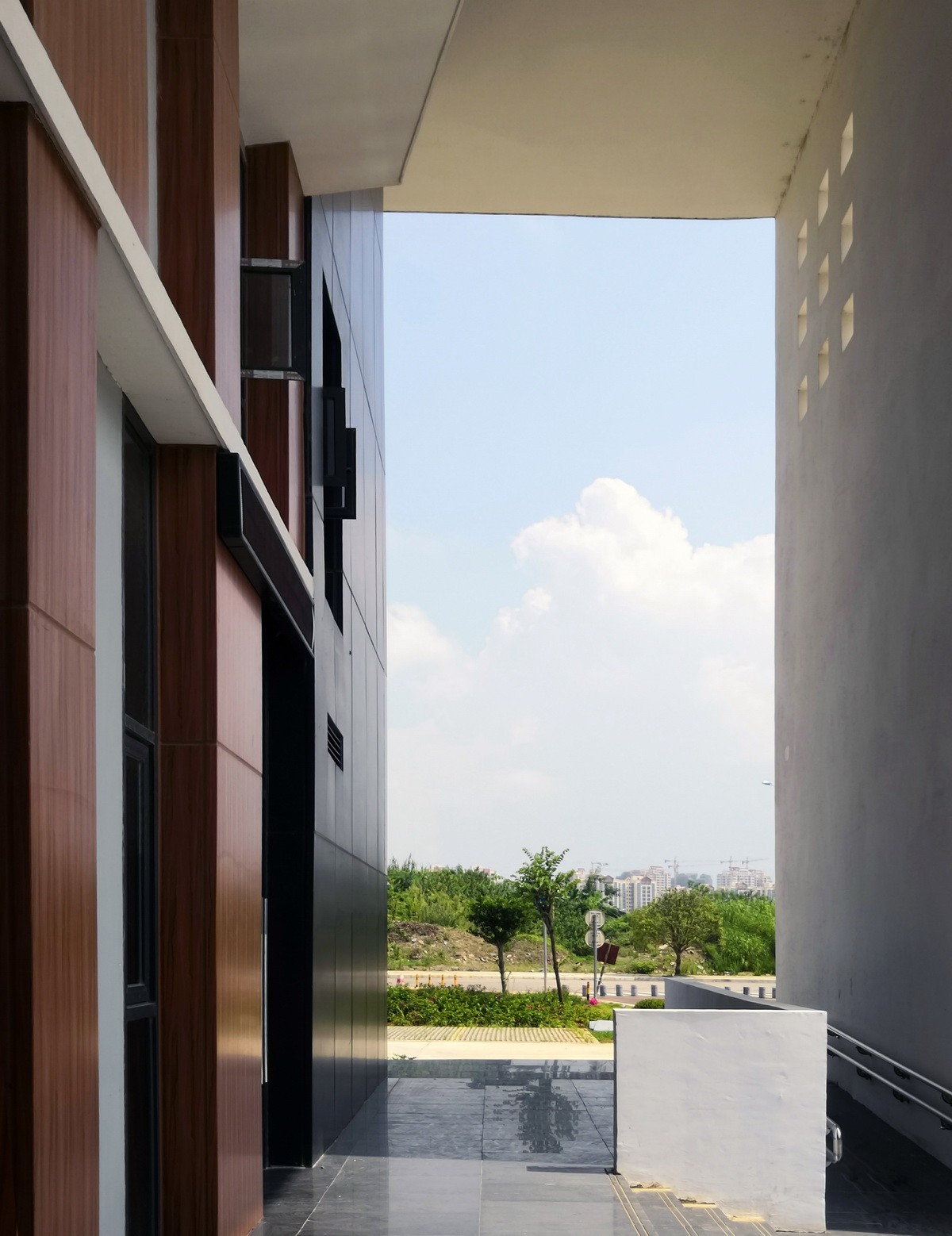 BIM建筑|广西贺州市.平桂档案馆——简洁至上 / 广西中盛建筑设计有限公司 BIM建筑|广西贺州市.平桂档案馆——简洁至上 / 广西中盛建筑设计有限公司