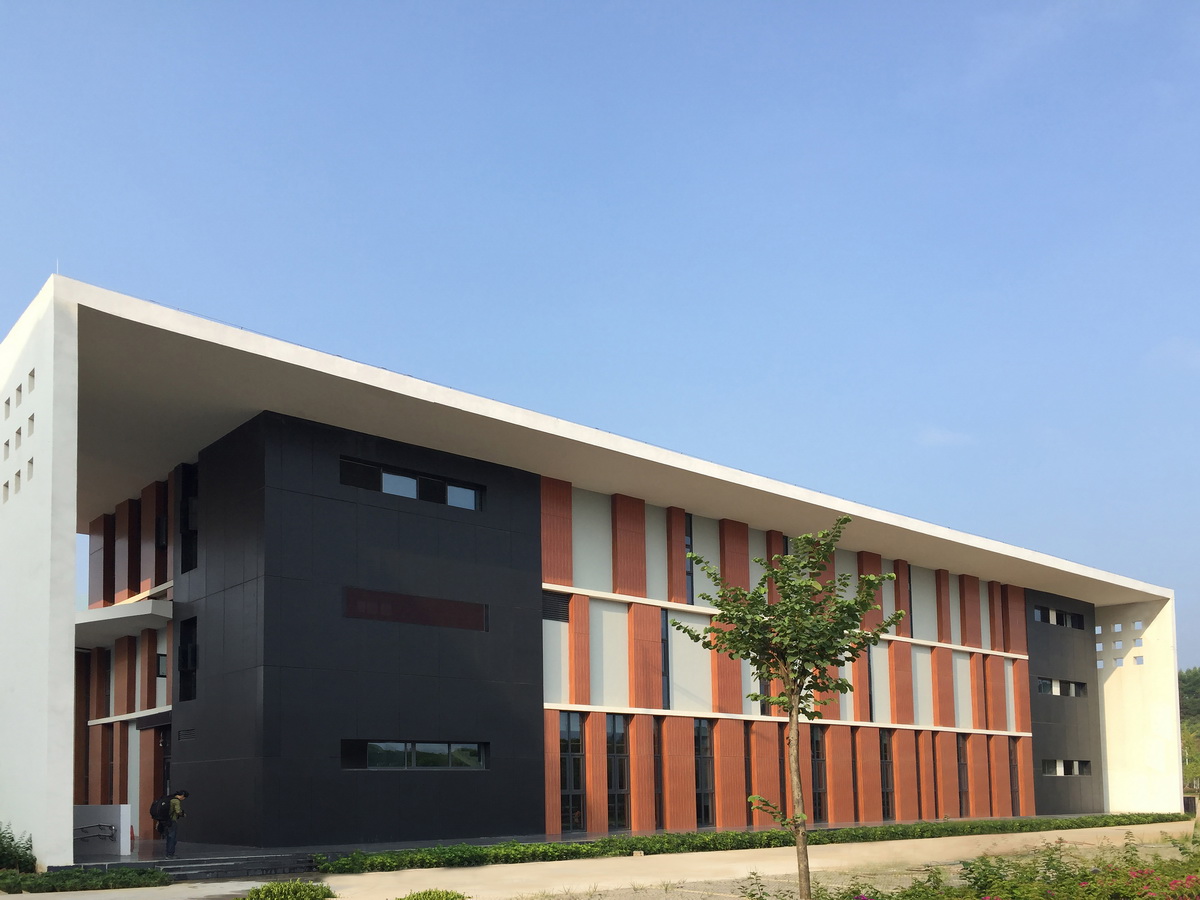 BIM建筑|广西贺州市.平桂档案馆——简洁至上 / 广西中盛建筑设计有限公司 BIM建筑|广西贺州市.平桂档案馆——简洁至上 / 广西中盛建筑设计有限公司