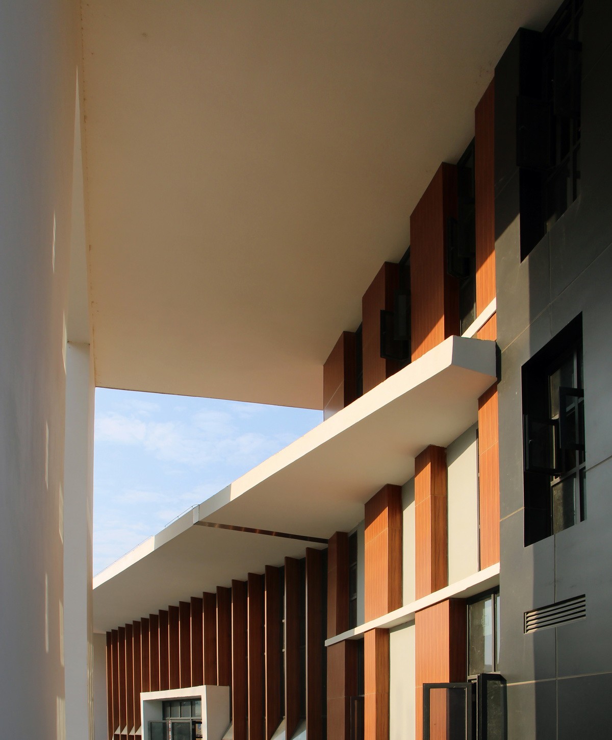 BIM建筑|广西贺州市.平桂档案馆——简洁至上 / 广西中盛建筑设计有限公司 BIM建筑|广西贺州市.平桂档案馆——简洁至上 / 广西中盛建筑设计有限公司