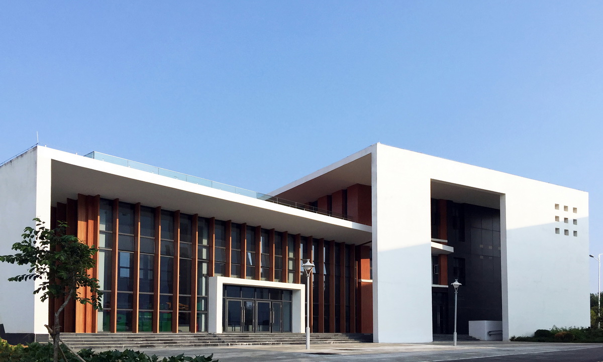 BIM建筑|广西贺州市.平桂档案馆——简洁至上 / 广西中盛建筑设计有限公司 BIM建筑|广西贺州市.平桂档案馆——简洁至上 / 广西中盛建筑设计有限公司