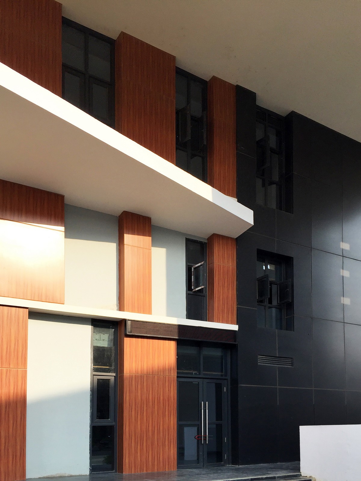 BIM建筑|广西贺州市.平桂档案馆——简洁至上 / 广西中盛建筑设计有限公司 BIM建筑|广西贺州市.平桂档案馆——简洁至上 / 广西中盛建筑设计有限公司