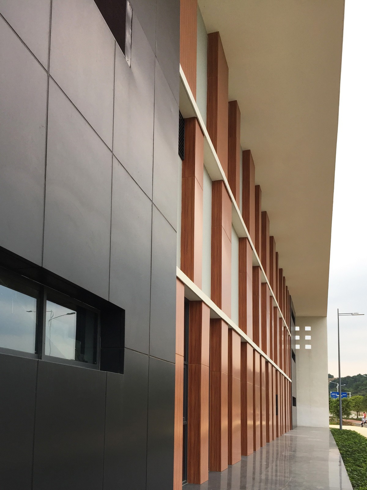 BIM建筑|广西贺州市.平桂档案馆——简洁至上 / 广西中盛建筑设计有限公司 BIM建筑|广西贺州市.平桂档案馆——简洁至上 / 广西中盛建筑设计有限公司