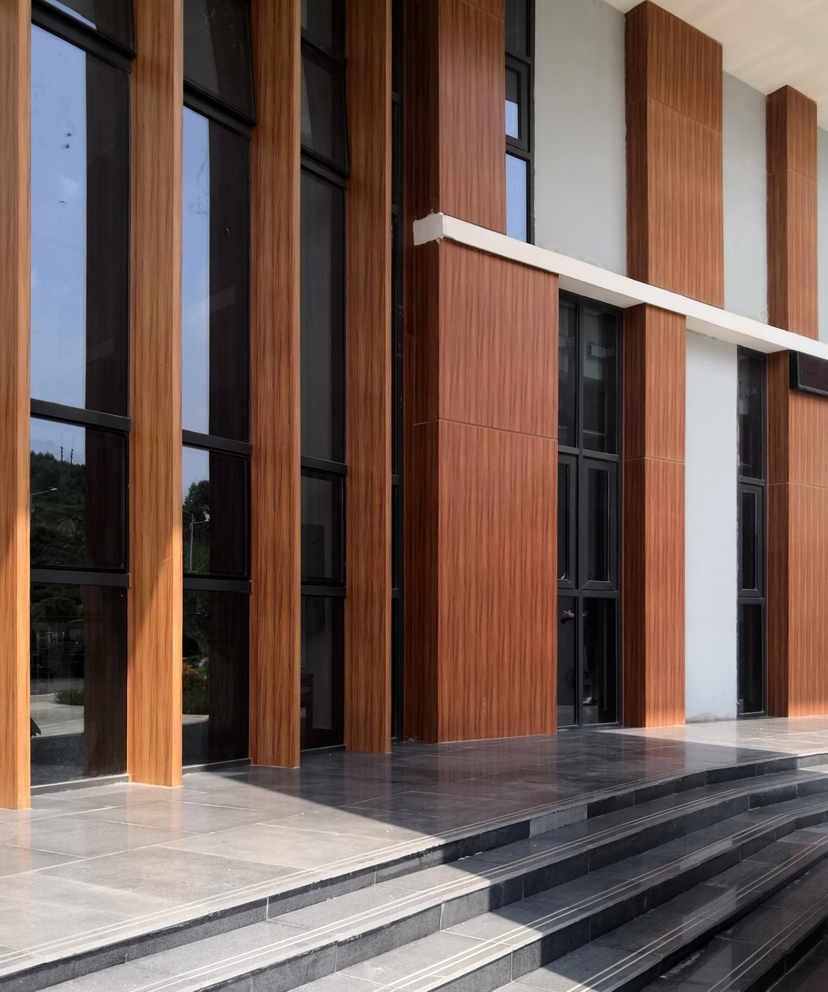 BIM建筑|广西贺州市.平桂档案馆——简洁至上 / 广西中盛建筑设计有限公司 BIM建筑|广西贺州市.平桂档案馆——简洁至上 / 广西中盛建筑设计有限公司