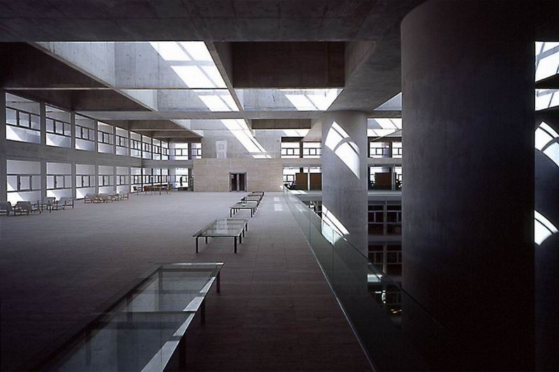 BIM建筑|经典项目:光与混凝土的故事 | 格拉纳达储蓄银行总部 BIM建筑|经典项目:光与混凝土的故事 | 格拉纳达储蓄银行总部