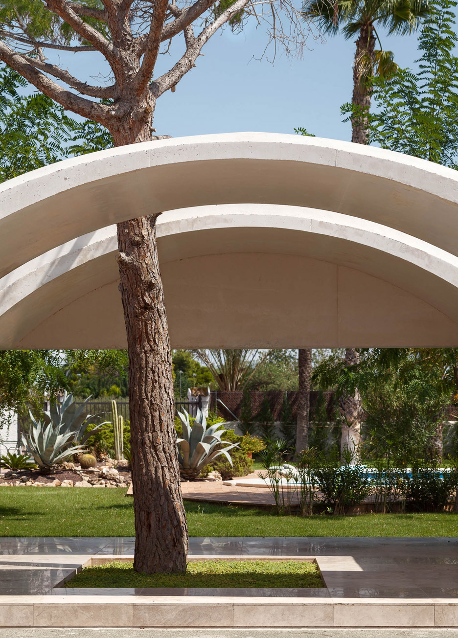 BIM建筑|混凝土的张力:阿里坎特住宅 / Mesura BIM建筑|混凝土的张力:阿里坎特住宅 / Mesura