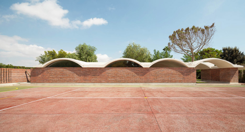 BIM建筑|混凝土的张力:阿里坎特住宅 / Mesura BIM建筑|混凝土的张力:阿里坎特住宅 / Mesura