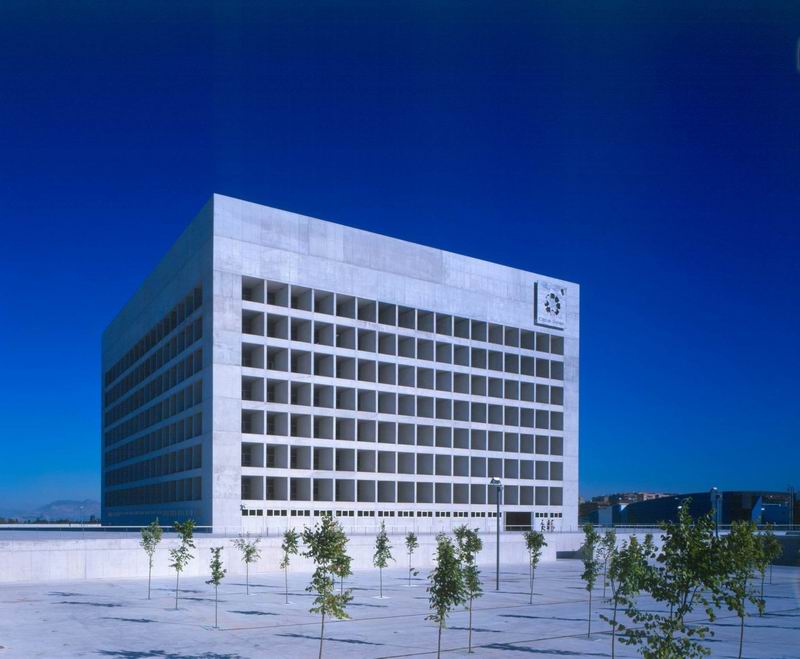 BIM建筑|经典项目:光与混凝土的故事 | 格拉纳达储蓄银行总部 BIM建筑|经典项目:光与混凝土的故事 | 格拉纳达储蓄银行总部