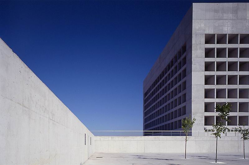 BIM建筑|经典项目:光与混凝土的故事 | 格拉纳达储蓄银行总部 BIM建筑|经典项目:光与混凝土的故事 | 格拉纳达储蓄银行总部